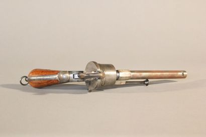 Pistolet à broche, double action, six coups....