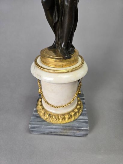 Importante paire de candélabres en bronze...
