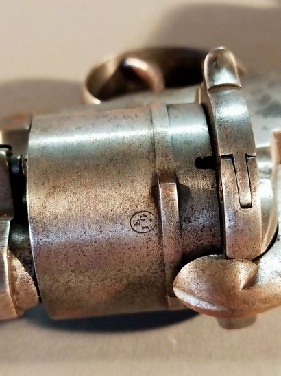 Pistolet à broche, double action, six coups....