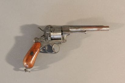 Pistolet à broche, double action, six coups....