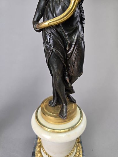 Importante paire de candélabres en bronze...