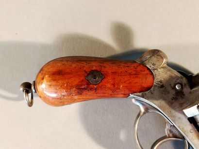 Pistolet à broche, double action, six coups....