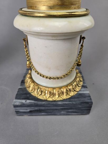 Importante paire de candélabres en bronze...