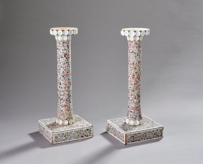 Paire de gaines ou colonnes en terre à décor...