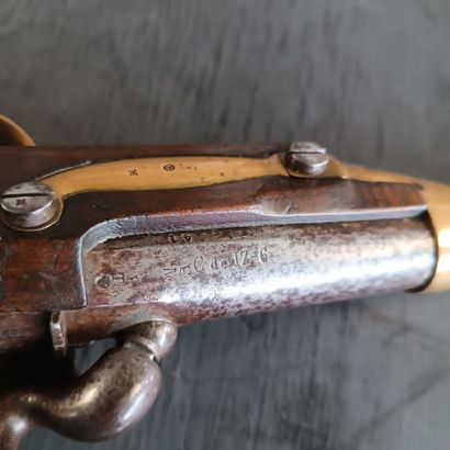 Pistolet d'arçon, modèle 1822 T-BIS.
Chiens...