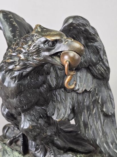 Porte montre en bronze figurant un aigle...