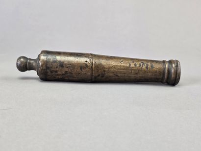 Tube de canon en bronze à deux bourrelets.
XIXème...
