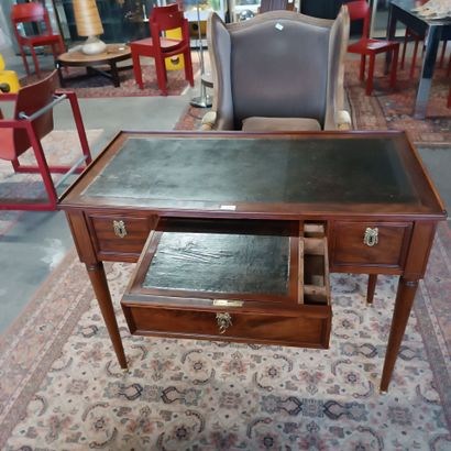 Bureau de dame de forme rectangulaire en...