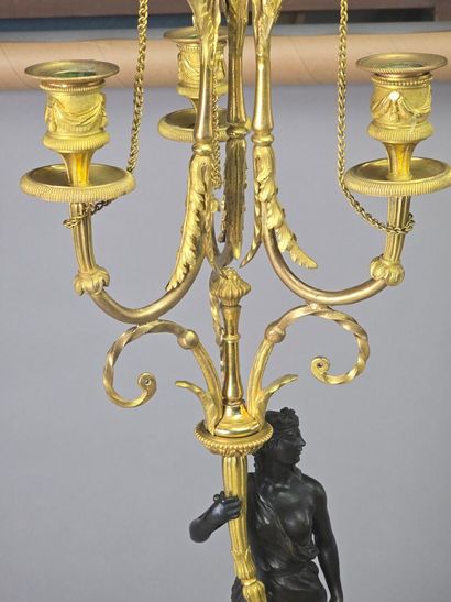 Importante paire de candélabres en bronze...