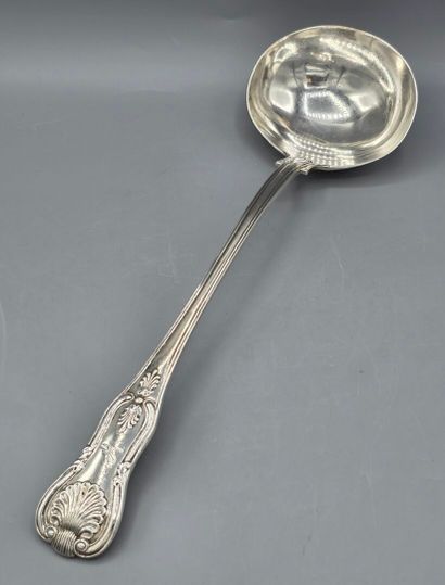 LONDRES 1832 (Angleterre). 
Louche en argent,...