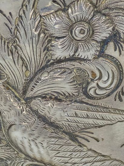 Coupe en argent à décor d'oiseaux, fruits,...