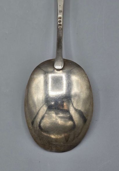 LONDRES, 1899.
Cuillère à ragoût en argent,...
