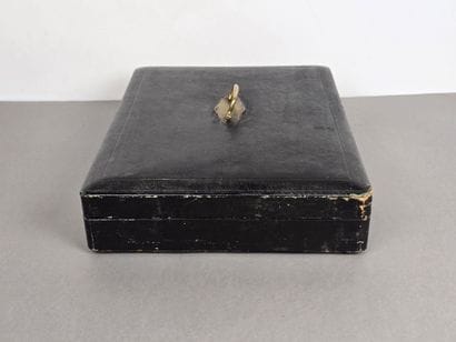 Coffret ancien de ménagère CHRISTOFLE.
Dessus...