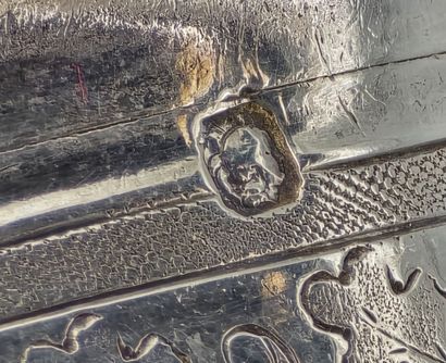 ODIOT
Nécessaire de voyage en argent.
Présenté...