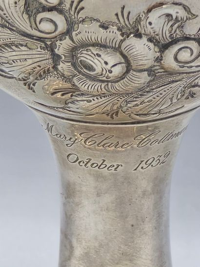 Coupe en argent à décor d'oiseaux, fruits,...