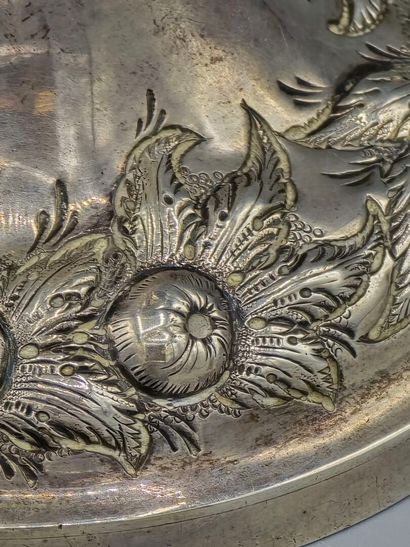Coupe en argent à décor d'oiseaux, fruits,...