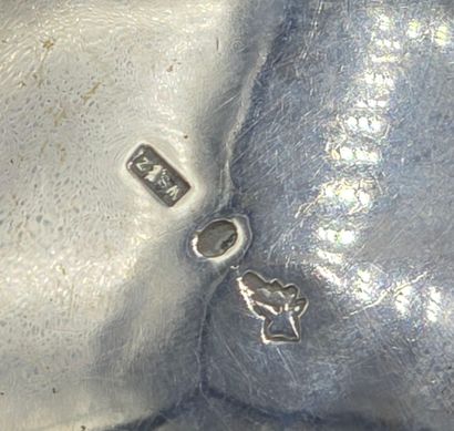 BELGIQUE, XXème siècle
Saupoudreuse en argent...