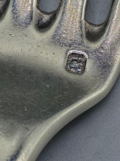 ODIOT
Nécessaire de voyage en argent.
Présenté...