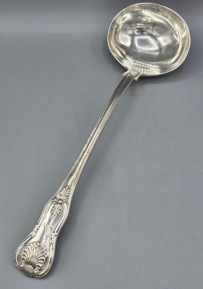 LONDRES 1832 (Angleterre). 
Louche en argent,...