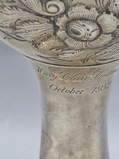 Coupe en argent à décor d'oiseaux, fruits,...