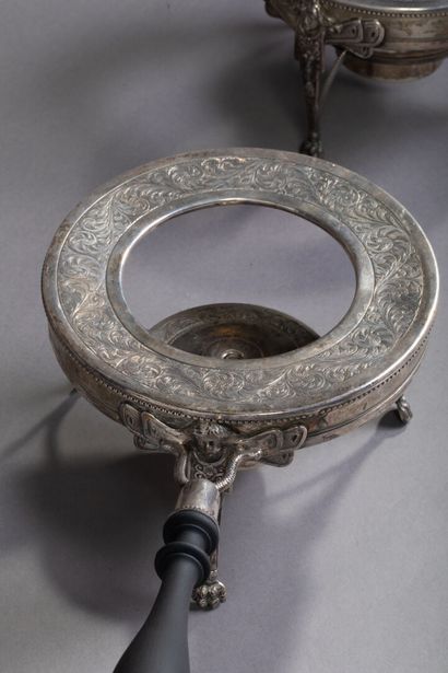 Paire de réchauds ou chauffe-plats en argent...