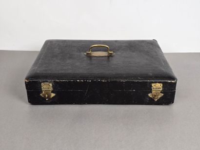 Coffret ancien de ménagère CHRISTOFLE.
Dessus...
