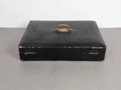 Coffret ancien de ménagère CHRISTOFLE.
Dessus...