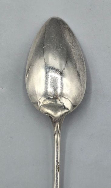 ODIOT
Nécessaire de voyage en argent.
Présenté...