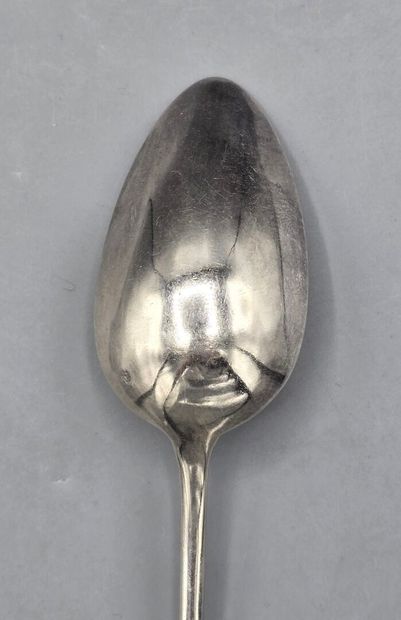 ODIOT
Nécessaire de voyage en argent.
Présenté...
