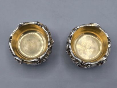 Paire de salières en argent de style rocaille...