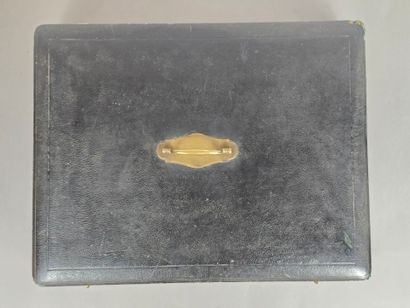 Coffret ancien de ménagère CHRISTOFLE.
Dessus...