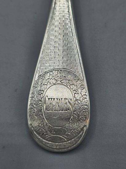 ODIOT
Nécessaire de voyage en argent.
Présenté...