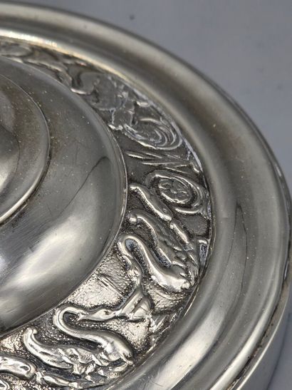 Paire de bougeoirs en argent. 
Fût balustre...