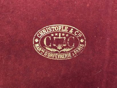 Coffret ancien de ménagère CHRISTOFLE.
Dessus...