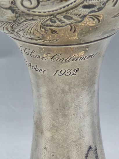 Coupe en argent à décor d'oiseaux, fruits,...