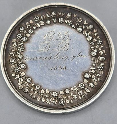 Lot de 4 jetons de mariage en argent (3 gravées...