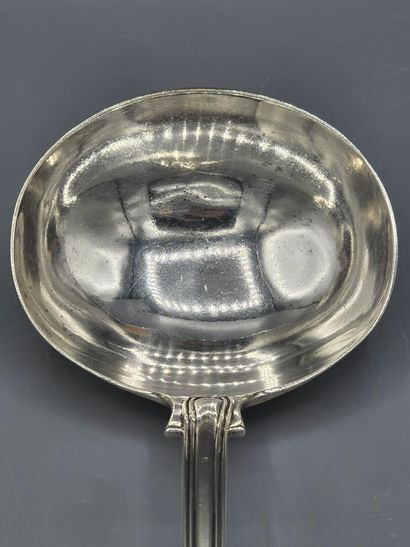 LONDRES 1832 (Angleterre). 
Louche en argent,...