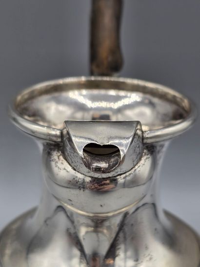 VIENNE (Autriche), 1846
Verseuse en argent...