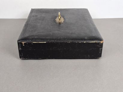 Coffret ancien de ménagère CHRISTOFLE.
Dessus...