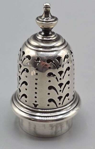 TIFFANY & Co 
Saupoudroir en argent.
Mention...