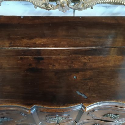 Commode à façade galbée en 