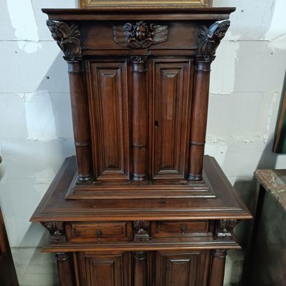 Joli meuble en cabinet à retrait en noyer...