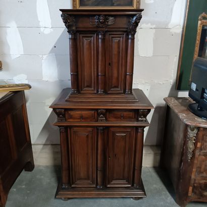 Joli meuble en cabinet à retrait en noyer...