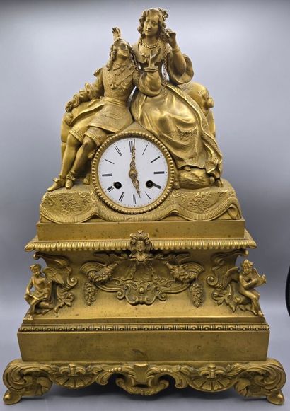 Pendule ou horloge romantique en bronze doré...