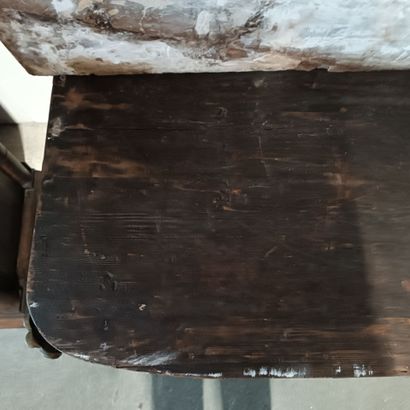 Commode en bois de placage et amourette ouvrant...