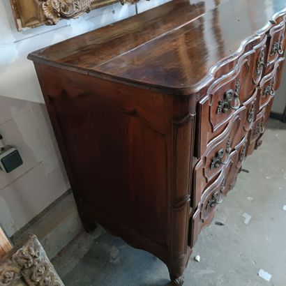 Commode à façade galbée en 