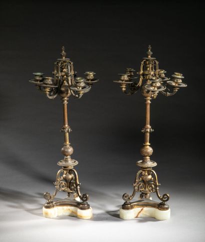 Paire de candélabres à cinq bras de lumière...