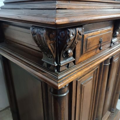 Joli meuble en cabinet à retrait en noyer...