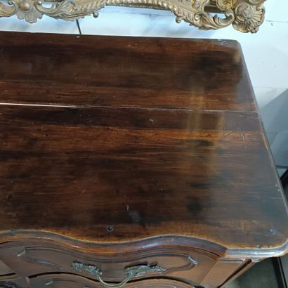 Commode à façade galbée en 