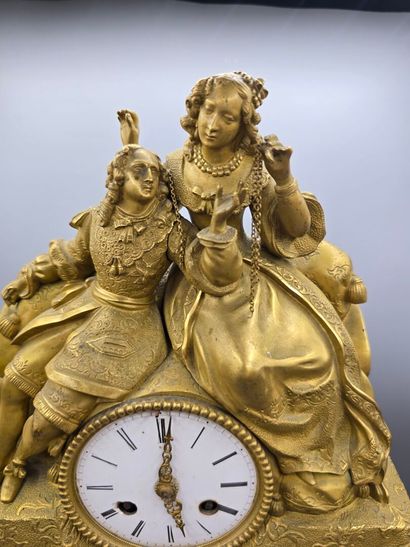 Pendule ou horloge romantique en bronze doré...